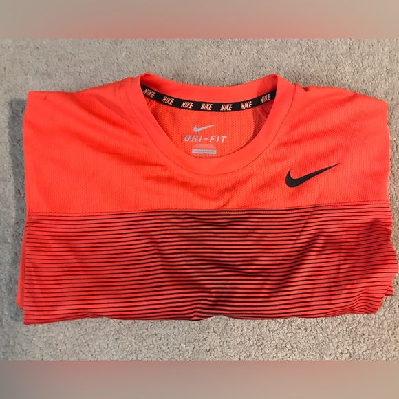 Nike Dri-Fit - Short Sleeve Exercise Shirt - Picture 3 of 3